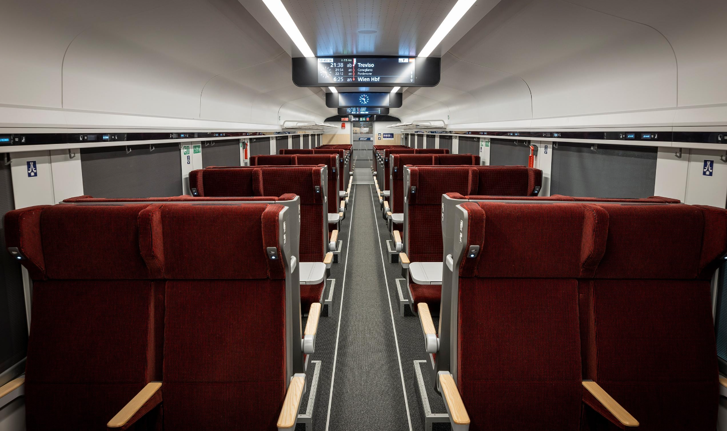 Одноместные капсулы и душ в купе: по Европе скоро начнут ездить новые поезда (фото)